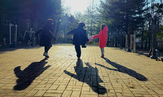 신발놀이 아이들 - 입선(아가포럼 대표) 유형전 作